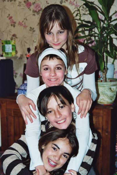 voici ma seure avec ses 3 copines